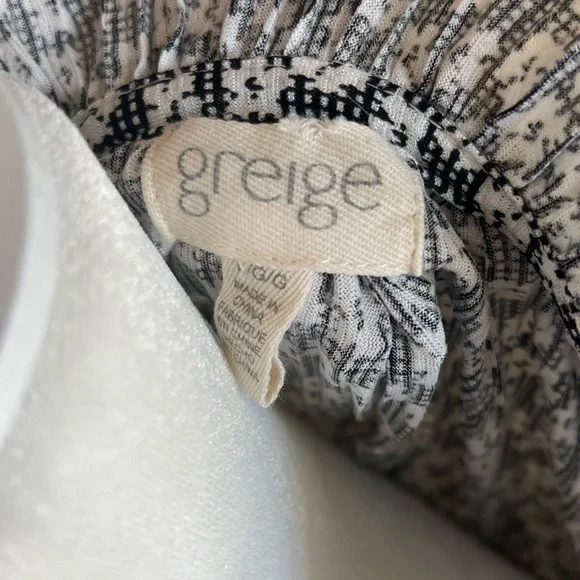 GREIGE WHITE/BLACK FLORAL BLOUSE - Picture 4 of 6